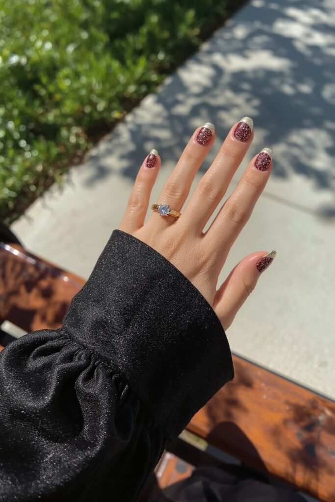 Micro-glitter French tips in school colors